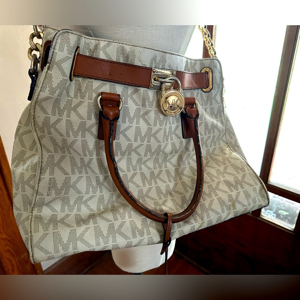 MICHAEL KORS HAMILTON LOGO SIGNATURE LEATHER TOTE BAG IN VANILLA